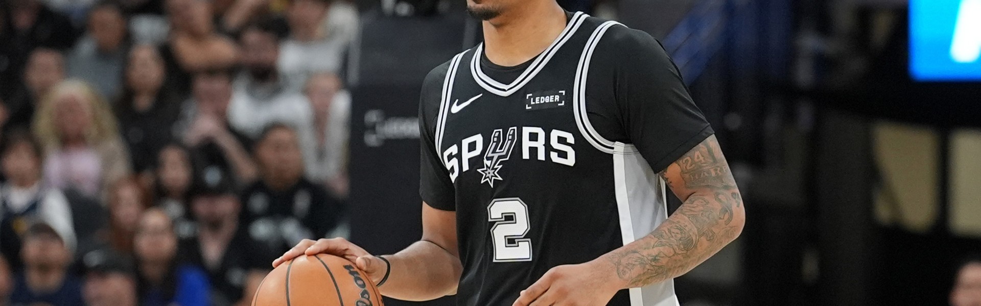 九游体育官方入口-米奇：哈珀目前的状态为每日观察 他右腿肌肉挫伤&amp;没有长期隐患