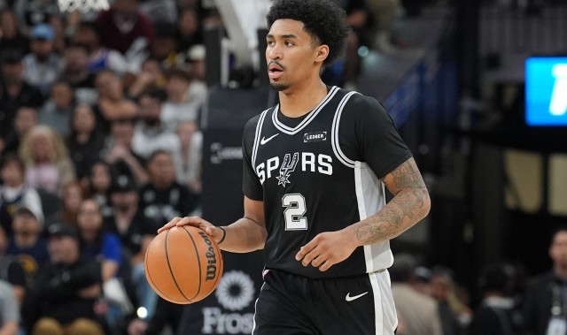 九游体育官方入口-米奇：哈珀目前的状态为每日观察 他右腿肌肉挫伤&amp;没有长期隐患