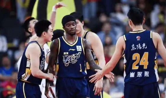 九游游戏中心-辽粤大戏，广东挨刀，山东偷笑