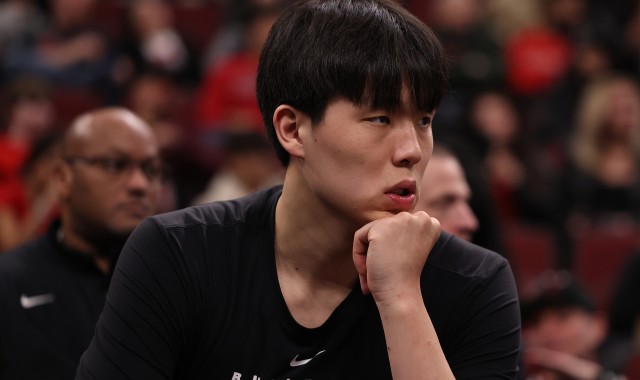 九游游戏中心-开拓者官方：杨瀚森出战成疑 利拉德夏普继续缺阵