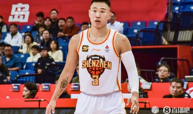 双枪！贺希宁半场13中6砍14分 史密斯半场9中5砍18分&amp;第二节15分